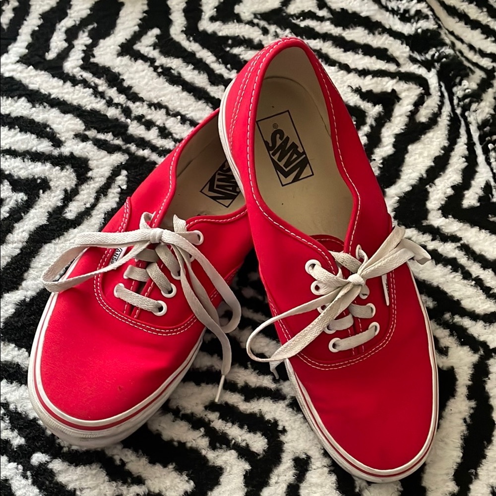 Men’s Vans Red Authentic Low Pro Size 10.5. Skate. Emo. Punk. Rock. Surf.